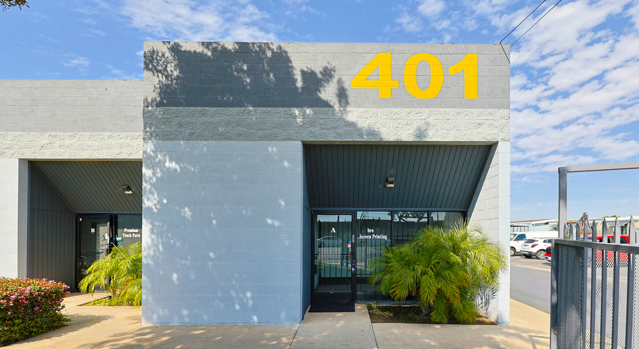South Bay Trade Center - Image 10