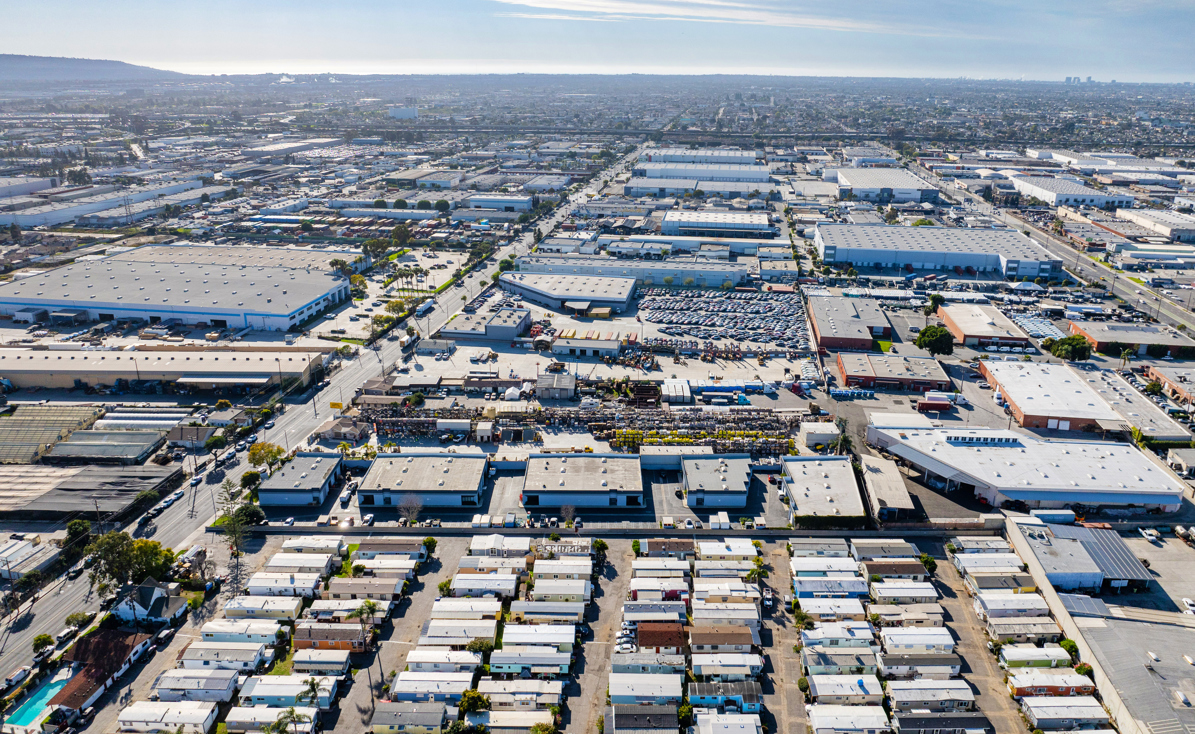 South Bay Trade Center - Image 14