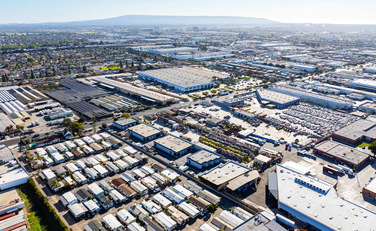 South Bay Trade Center - Image 13