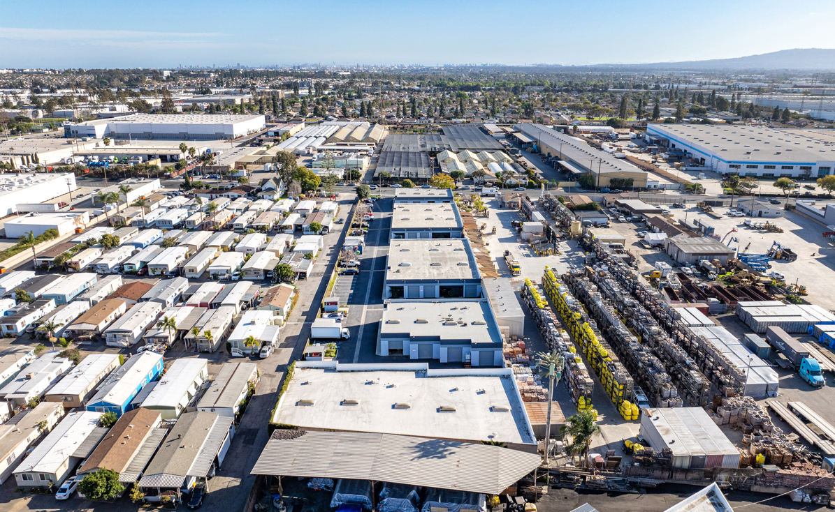 South Bay Trade Center - Image 15